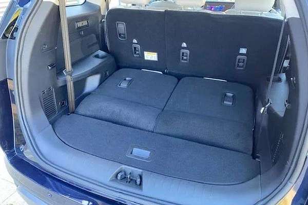 2024 Mahindra XUV700 AX7L
