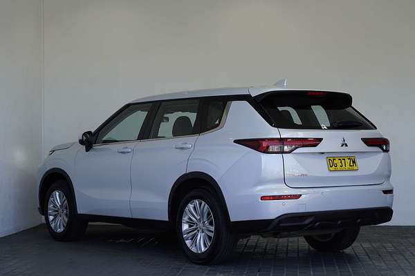 2023 Mitsubishi Outlander ES ZM