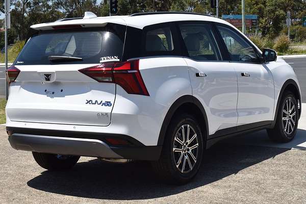 2024 Mahindra XUV700 AX7L