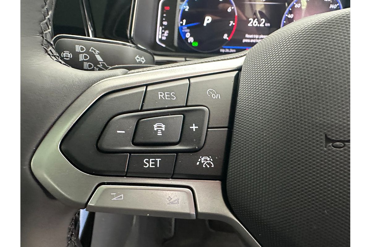 2024 Volkswagen T-Roc 140TSI R-Line D11