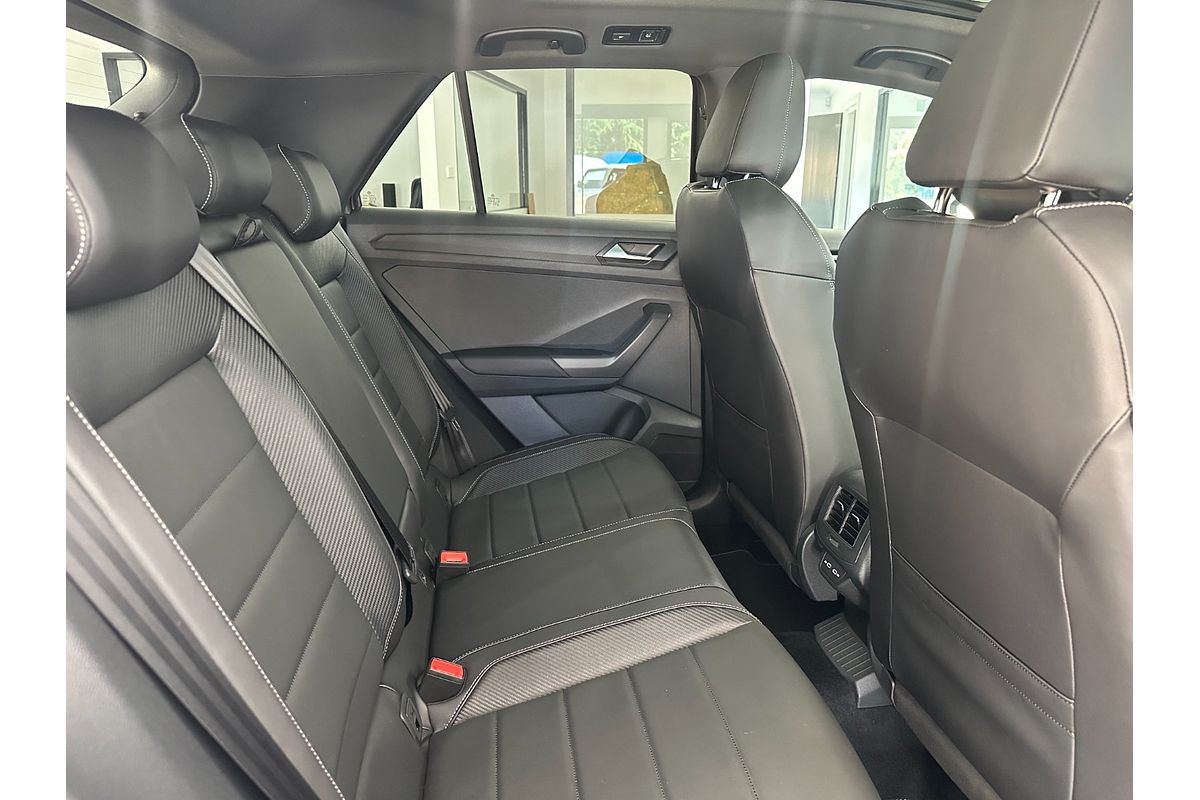 2024 Volkswagen T-Roc 140TSI R-Line D11