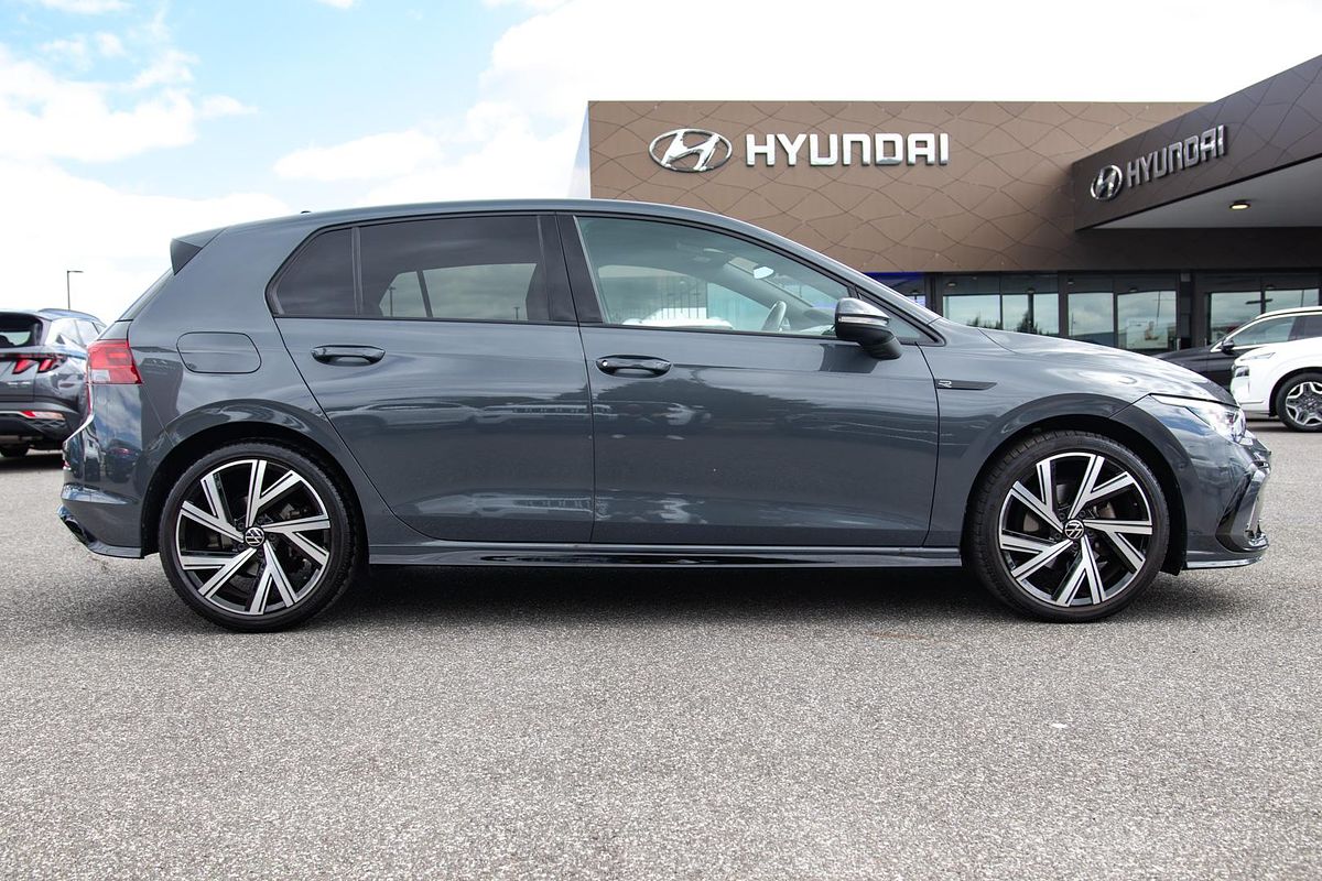 2022 Volkswagen Golf 110TSI R-Line 8