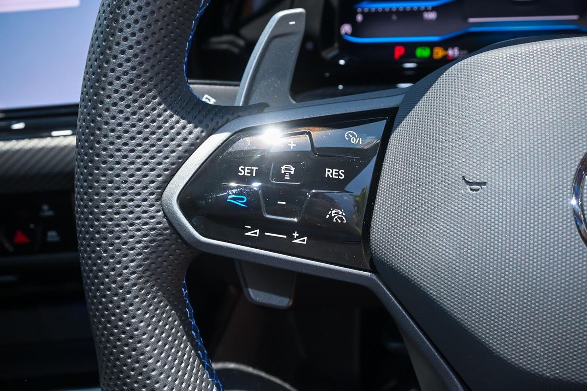 2023 Volkswagen Golf R 8