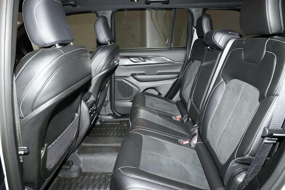 2023 Jeep Grand Cherokee Night Eagle WL