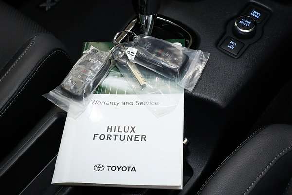 2024 Toyota Hilux Rogue 48V GUN126R 4X4