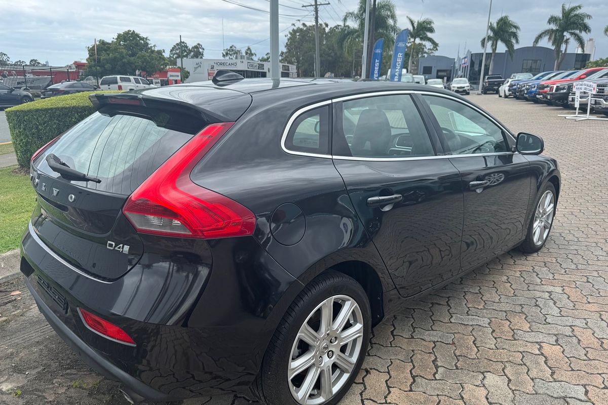 2016 Volvo V40 D4 Luxury