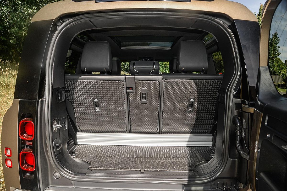 2022 Land Rover Defender 90 D250 S L663