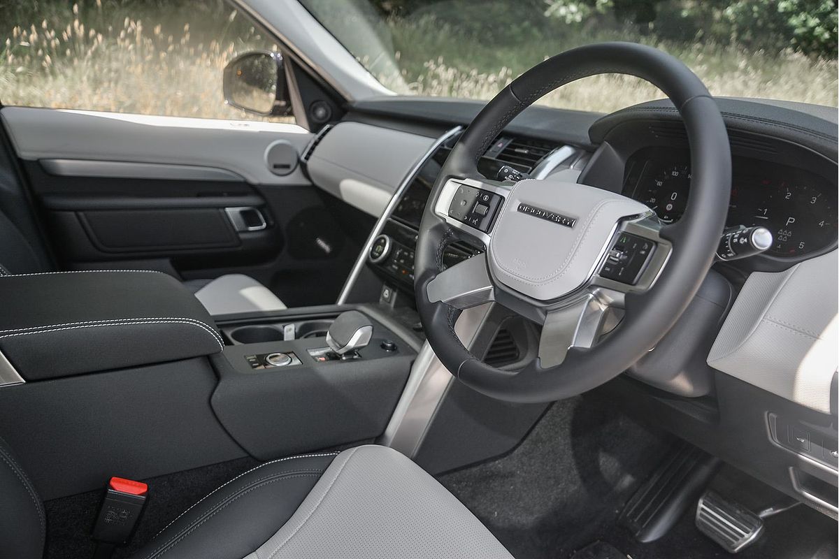 2024 Land Rover Discovery D350 Dynamic HSE Series 5