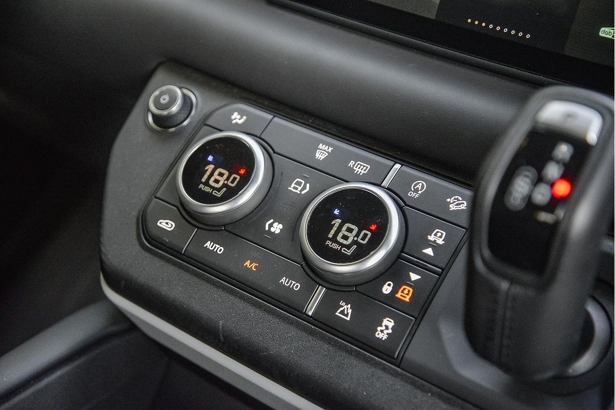 2022 Land Rover Defender 90 D250 S L663