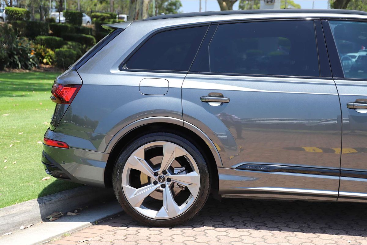 2022 Audi Q7 50 TDI S line 4M