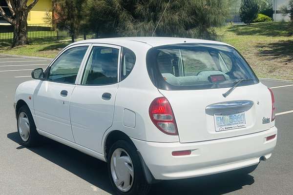 2001 Daihatsu Sirion M100RS