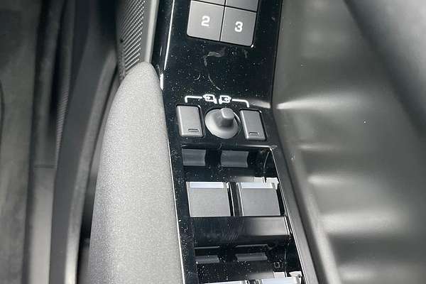 2024 Land Rover Range Rover Velar PHEV P400e Dynamic SE L560