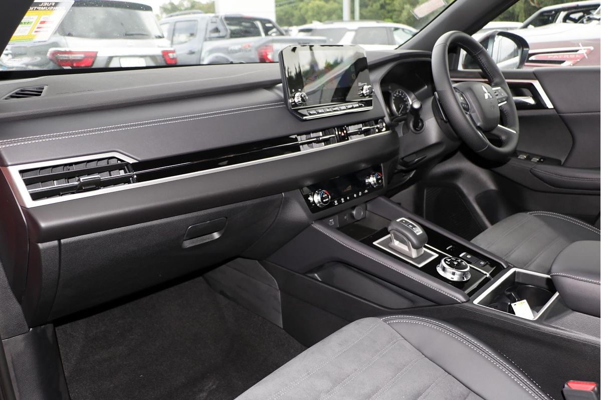 2024 Mitsubishi Outlander Black Edition ZM