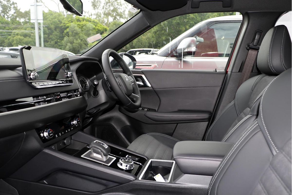 2024 Mitsubishi Outlander Black Edition ZM