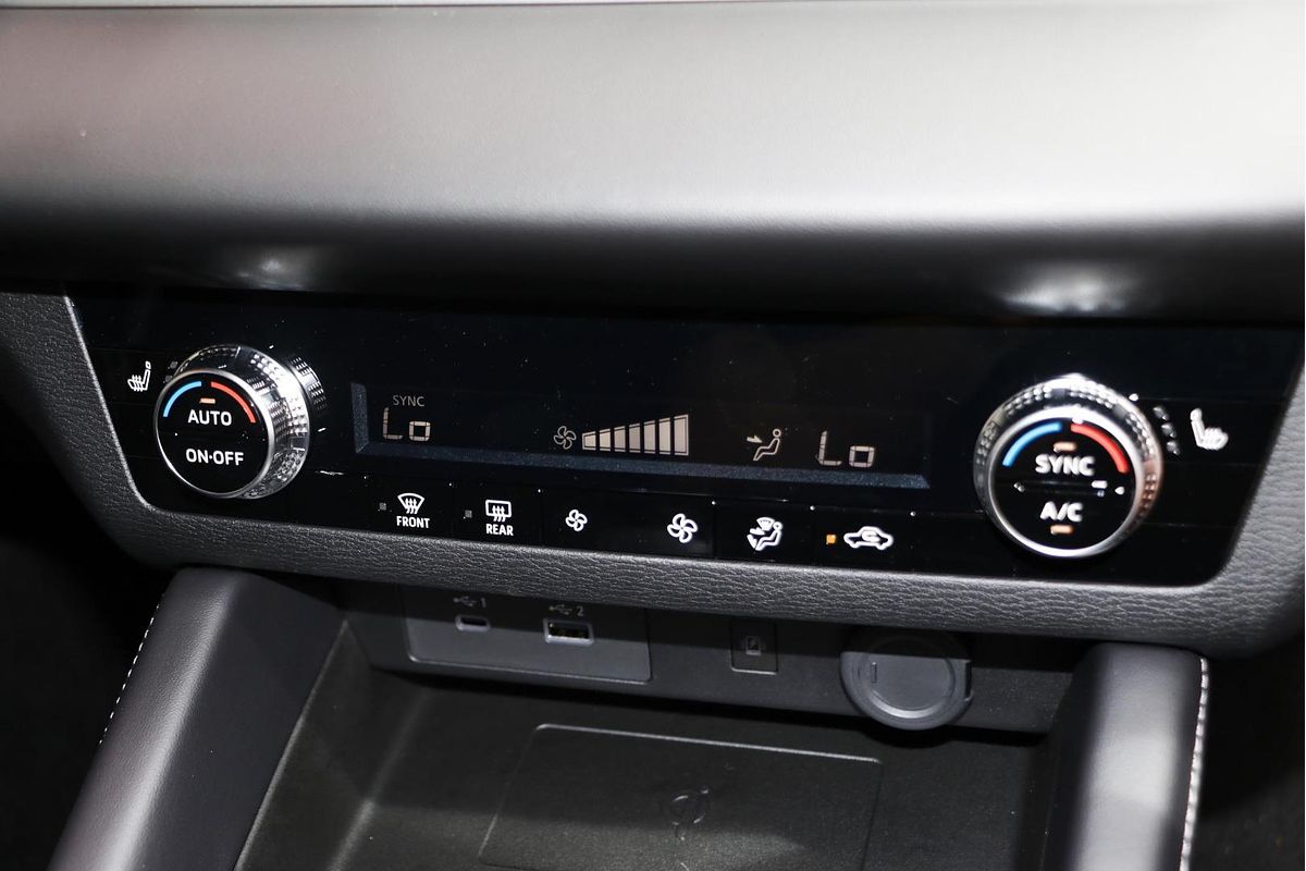 2024 Mitsubishi Outlander Black Edition ZM