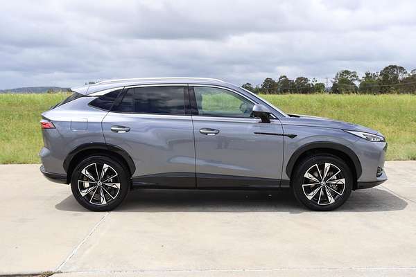 2024 MG HS Essence AS33
