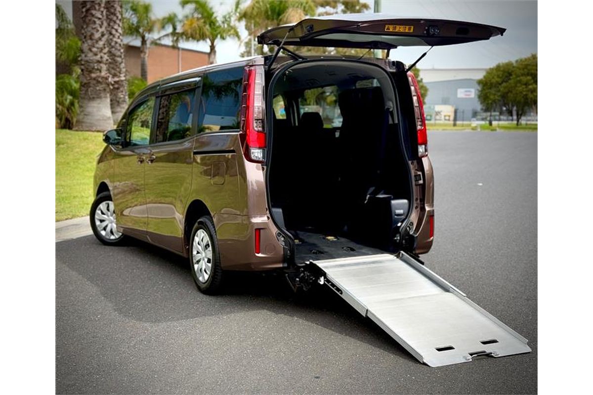 2015 Toyota Noah Welcab ZRR80