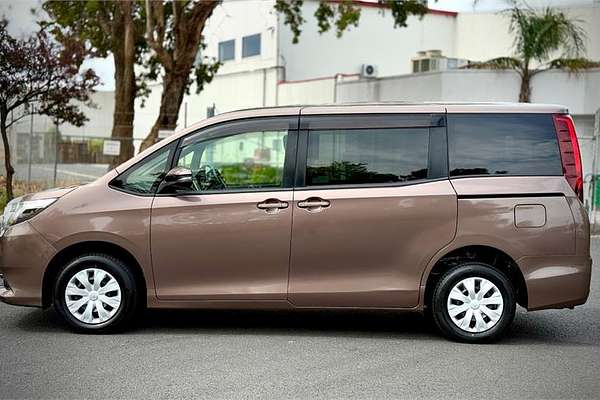 2015 Toyota Noah Welcab ZRR80
