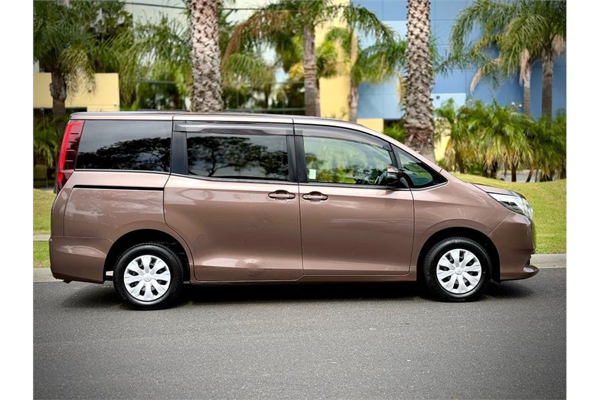 2015 Toyota Noah Welcab ZRR80