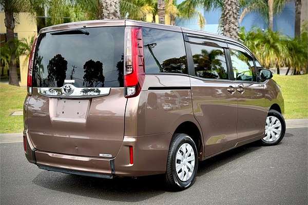 2015 Toyota Noah Welcab ZRR80