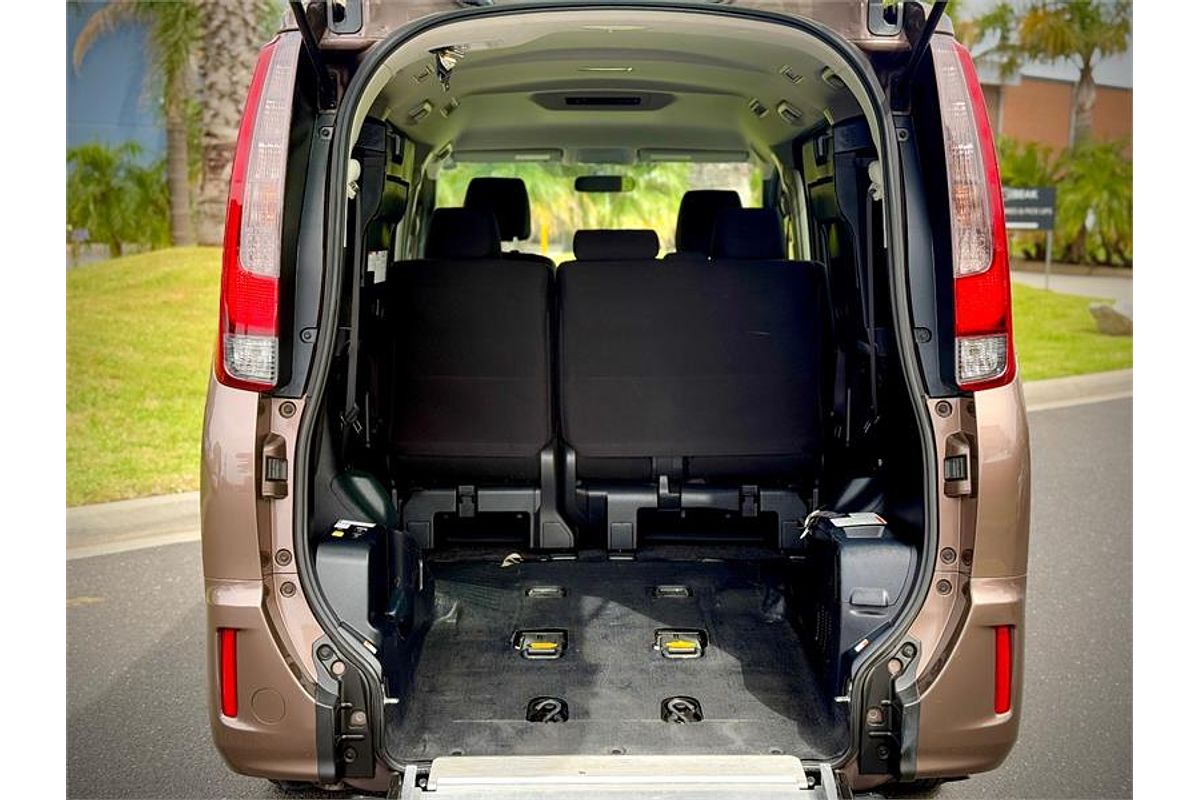 2015 Toyota Noah Welcab ZRR80