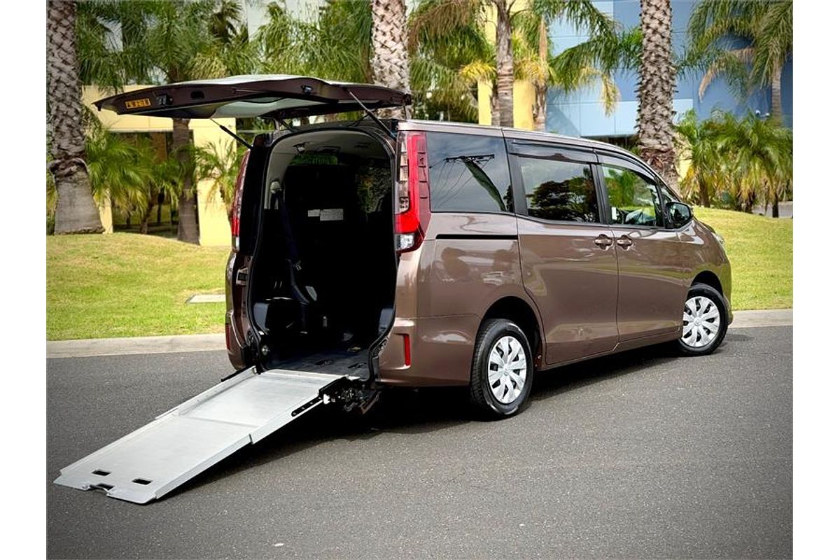 2015 Toyota Noah Welcab ZRR80