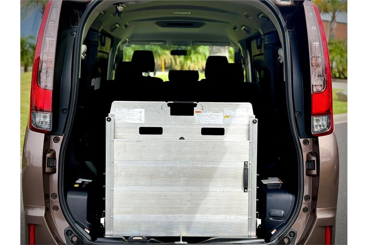 2015 Toyota Noah Welcab ZRR80