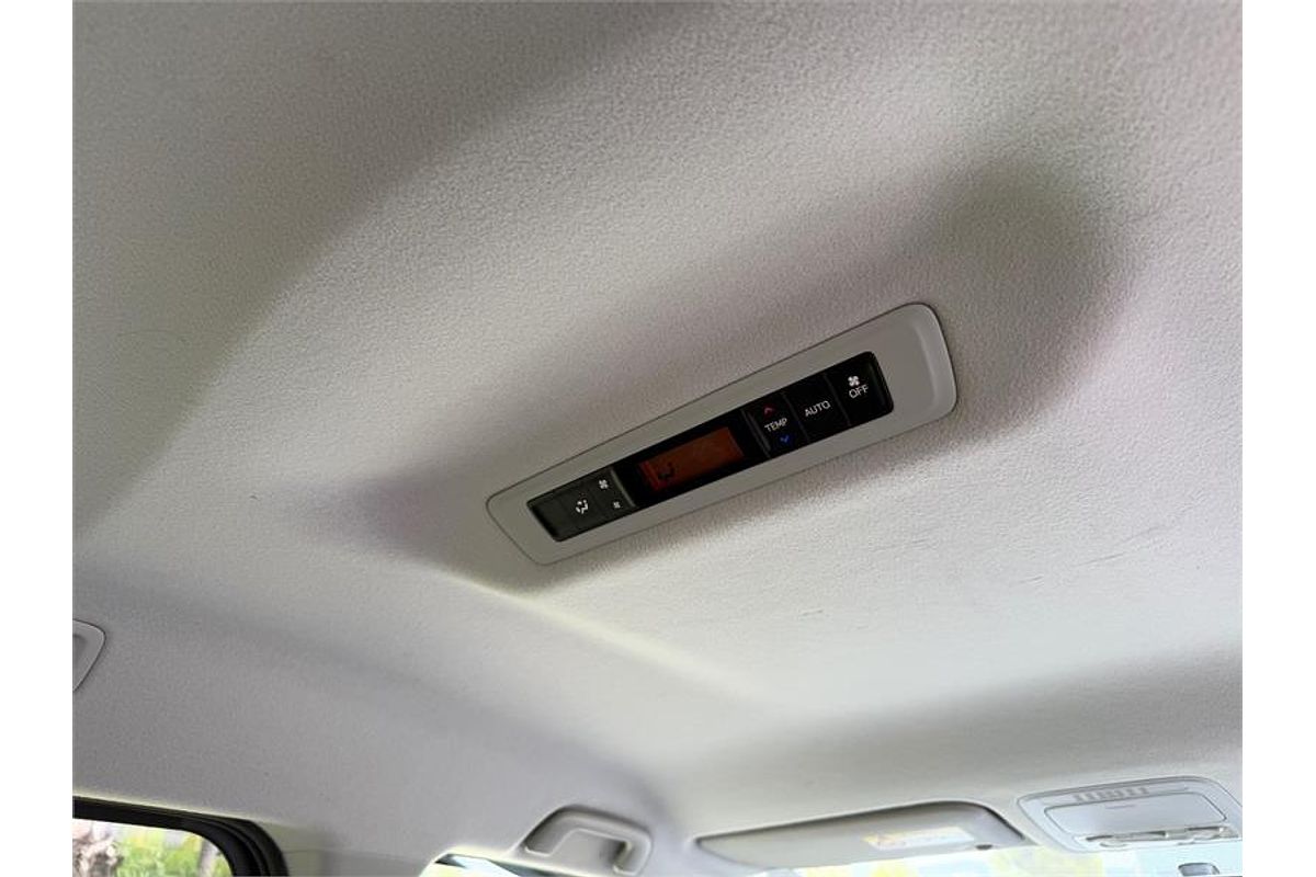 2015 Toyota Noah Welcab ZRR80
