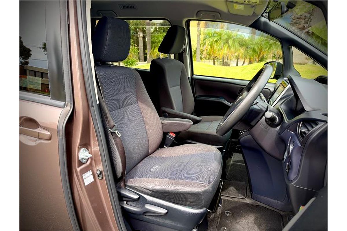 2015 Toyota Noah Welcab ZRR80