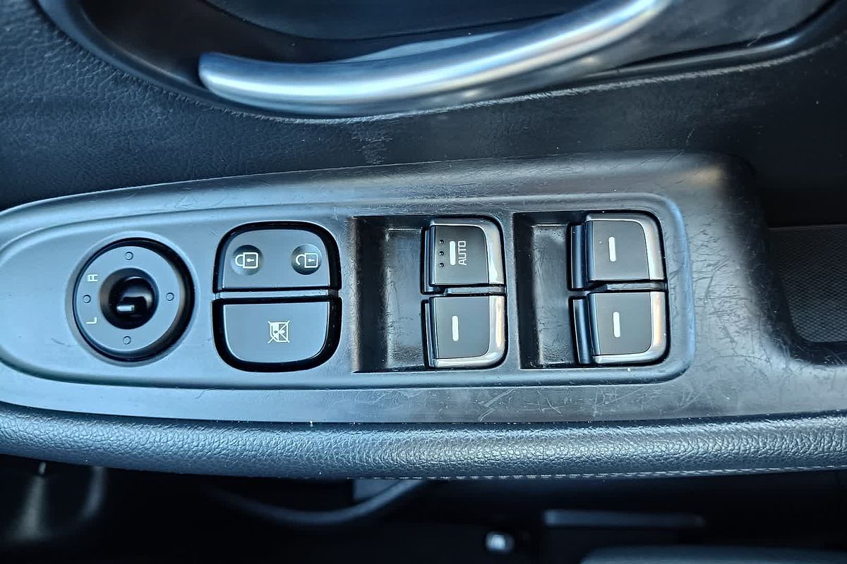 2016 Kia Rondo S RP
