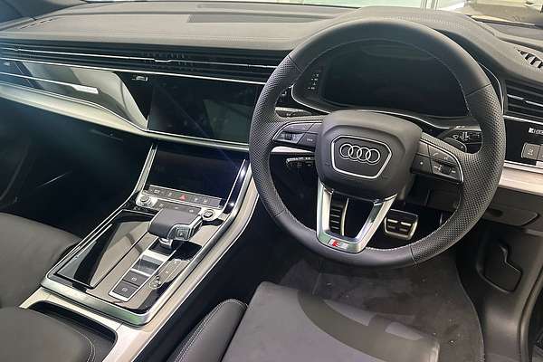 2023 Audi Q8 50 TDI S line F1