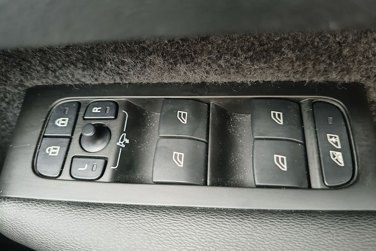 2022 Volvo XC40 T4 Inscription