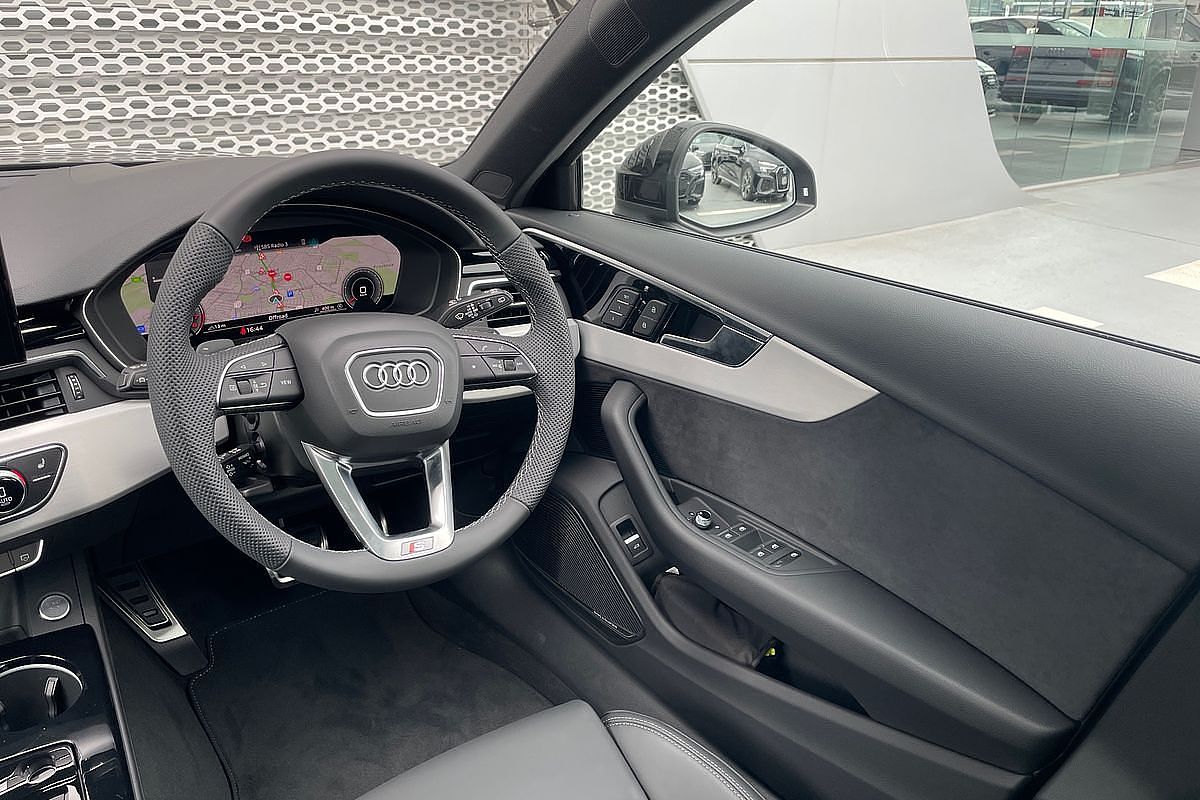 2024 Audi A4 45 TFSI S line B9