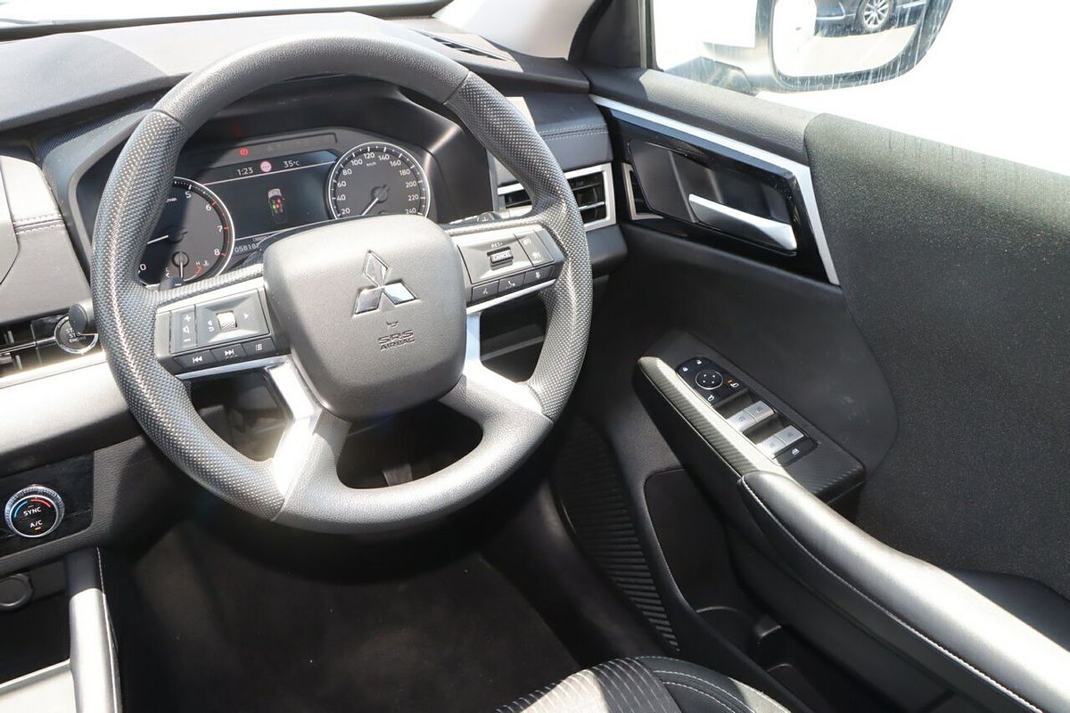 2021 Mitsubishi Outlander ES ZM