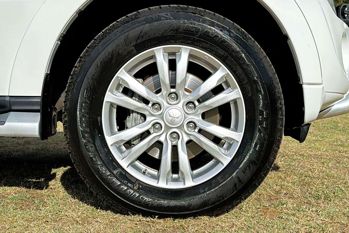 2014 Mitsubishi Pajero Exceed NW