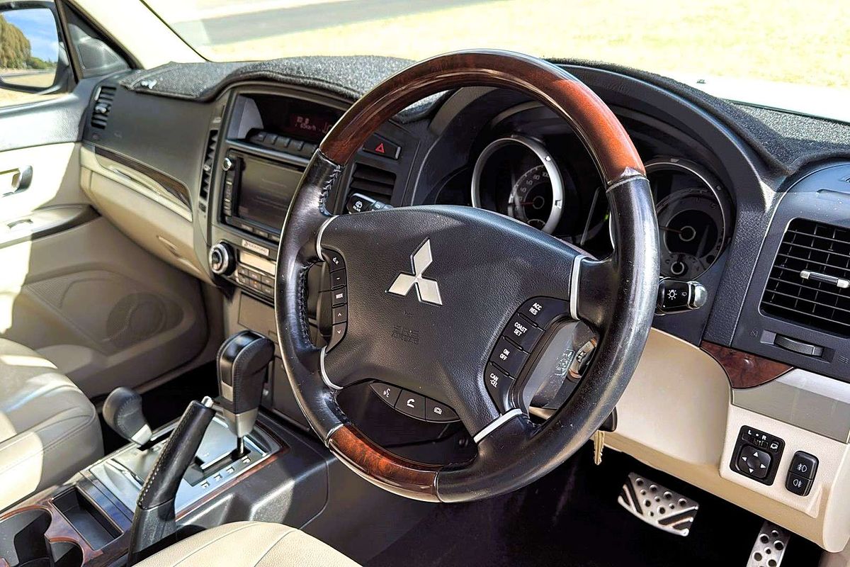 2014 Mitsubishi Pajero Exceed NW