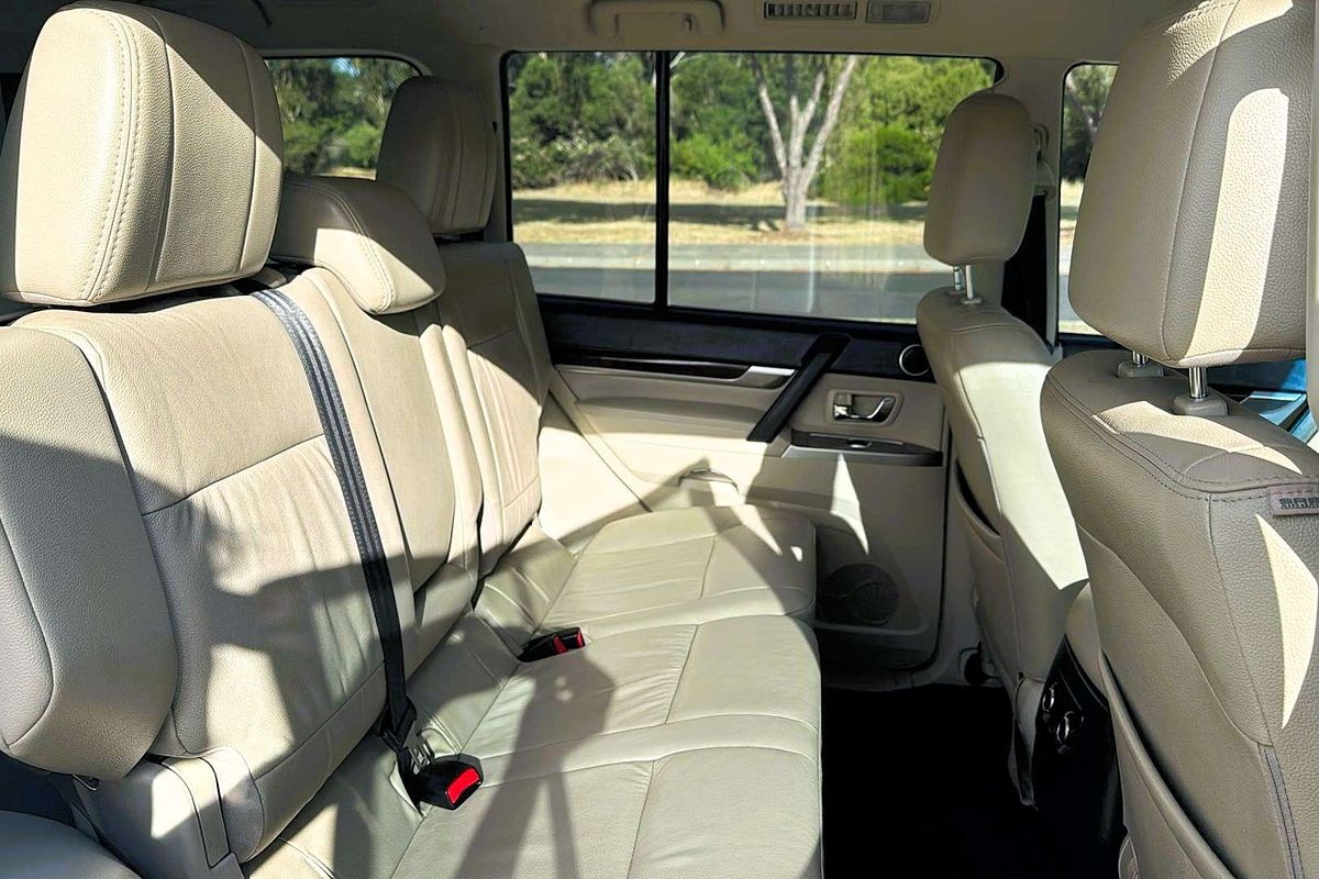 2014 Mitsubishi Pajero Exceed NW
