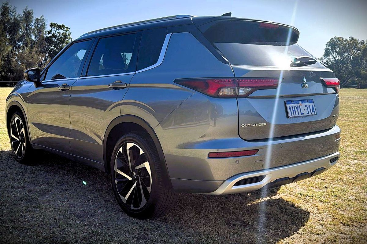 2023 Mitsubishi Outlander Exceed Tourer ZM