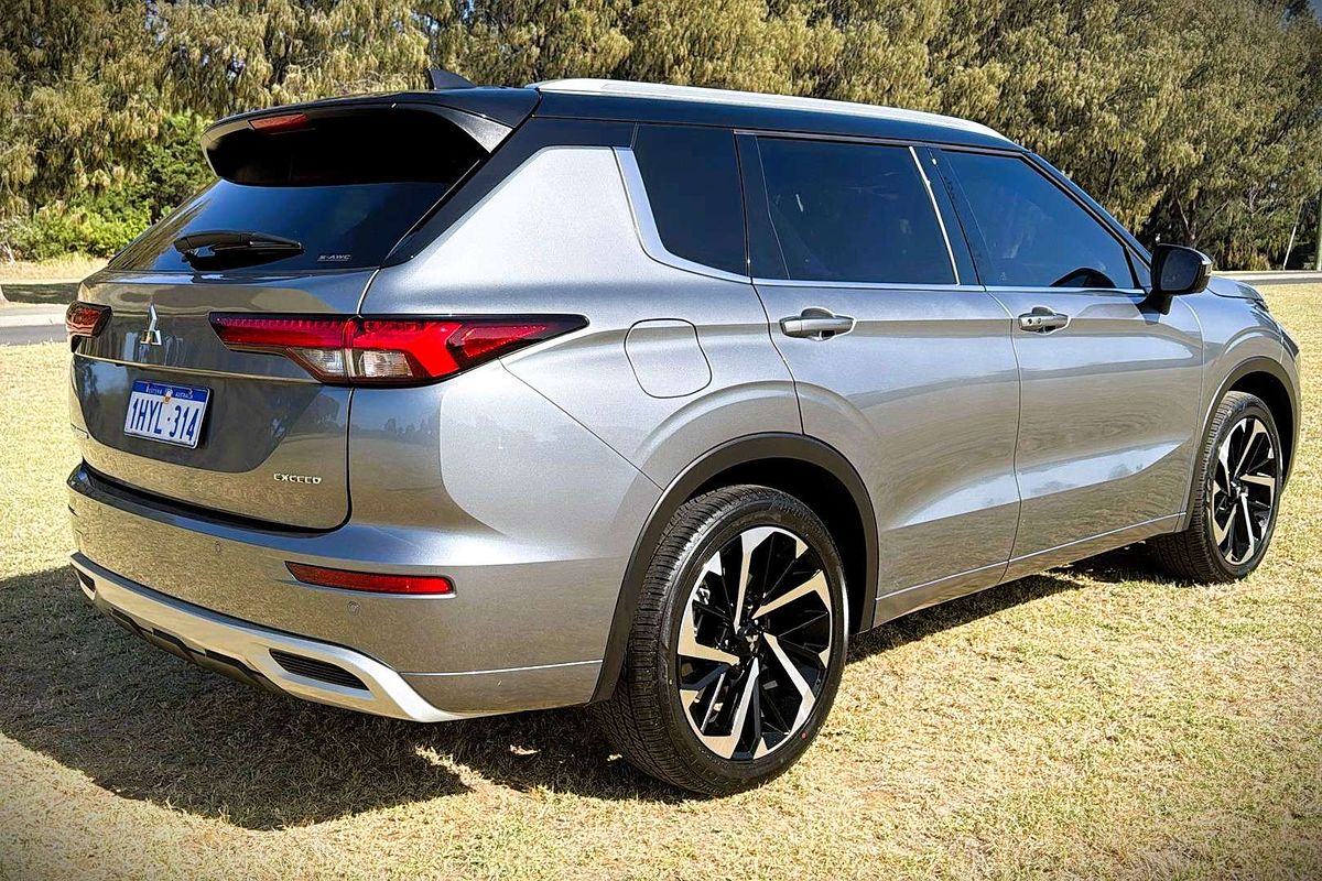 2023 Mitsubishi Outlander Exceed Tourer ZM