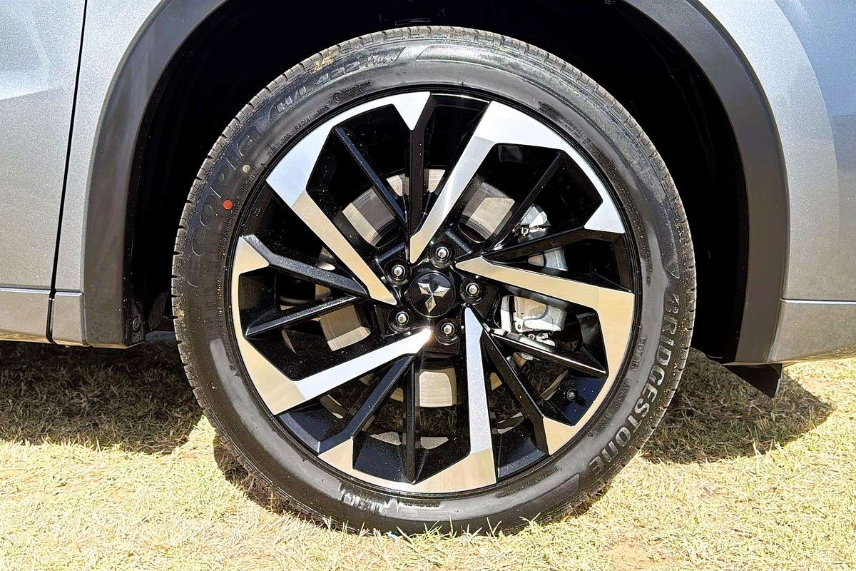 2023 Mitsubishi Outlander Exceed Tourer ZM