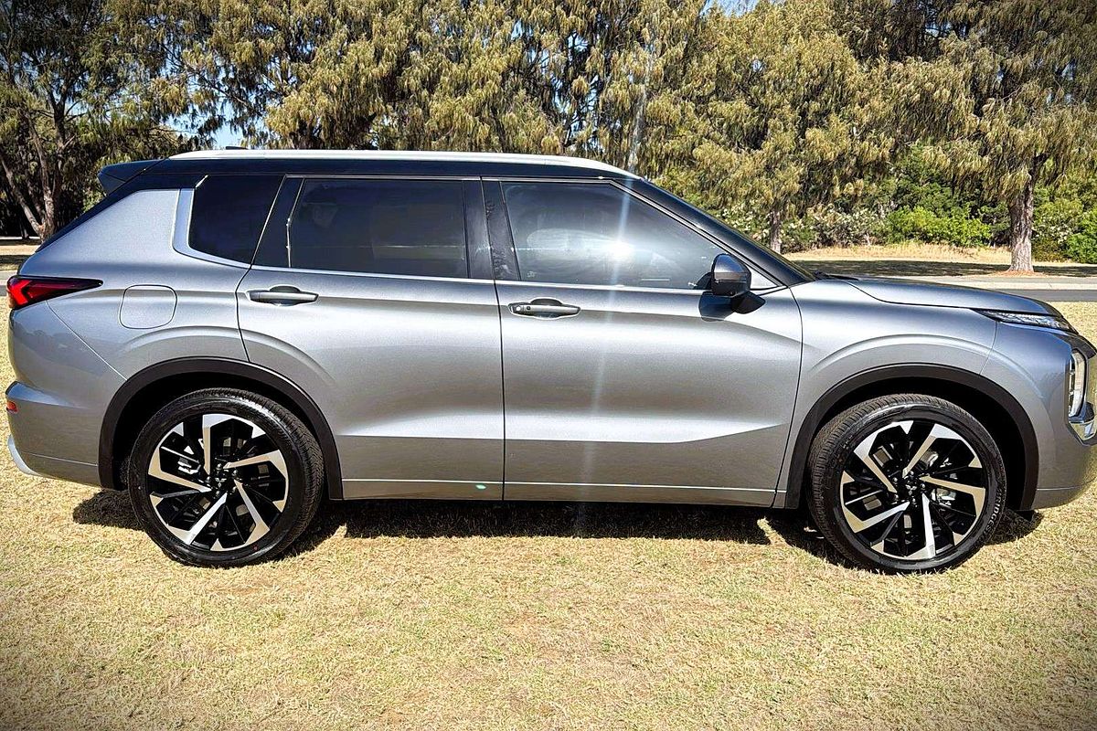 2023 Mitsubishi Outlander Exceed Tourer ZM