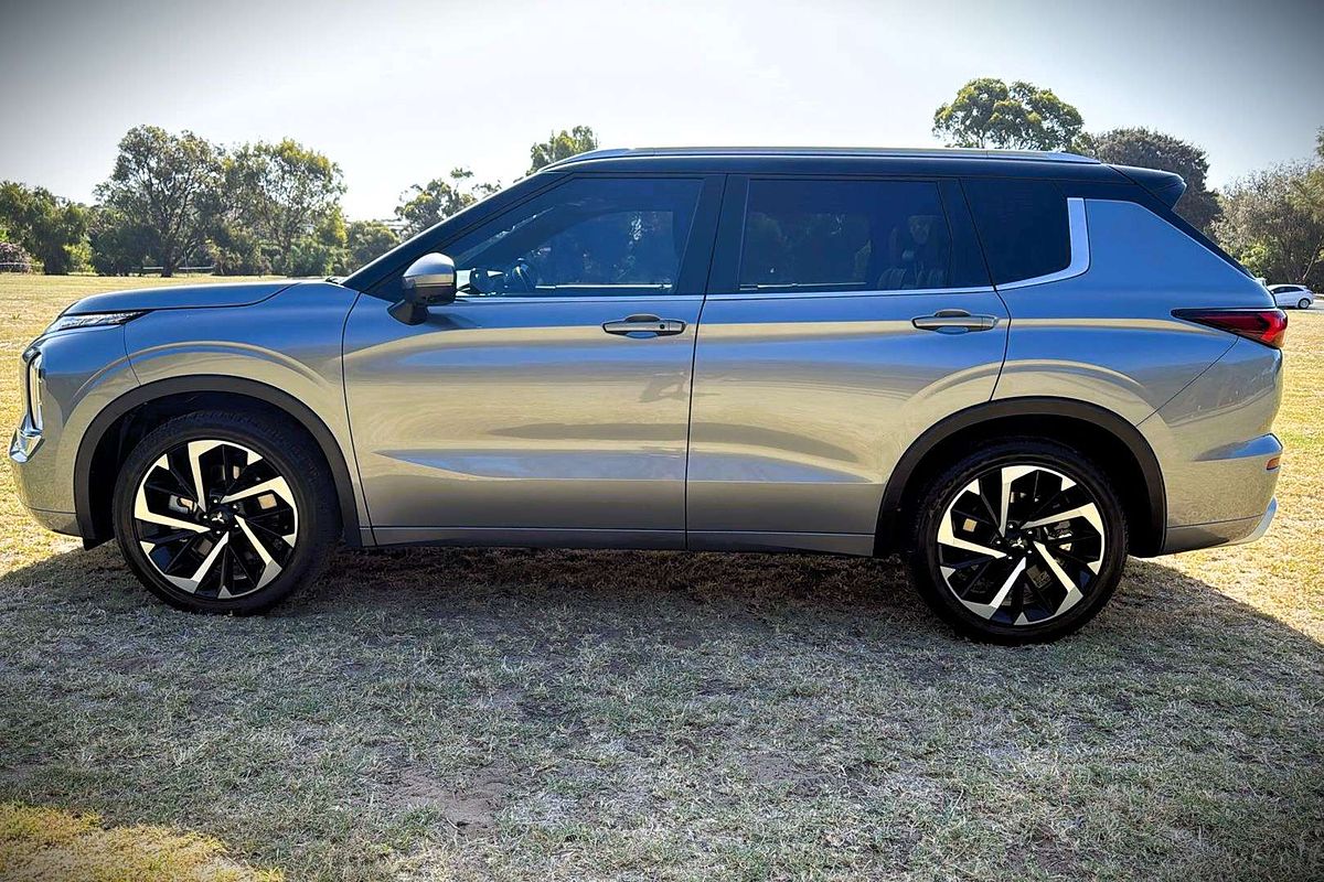 2023 Mitsubishi Outlander Exceed Tourer ZM