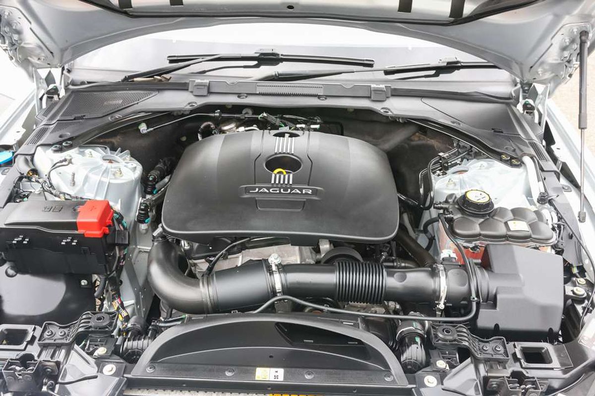2015 Jaguar XE 25t Prestige X760