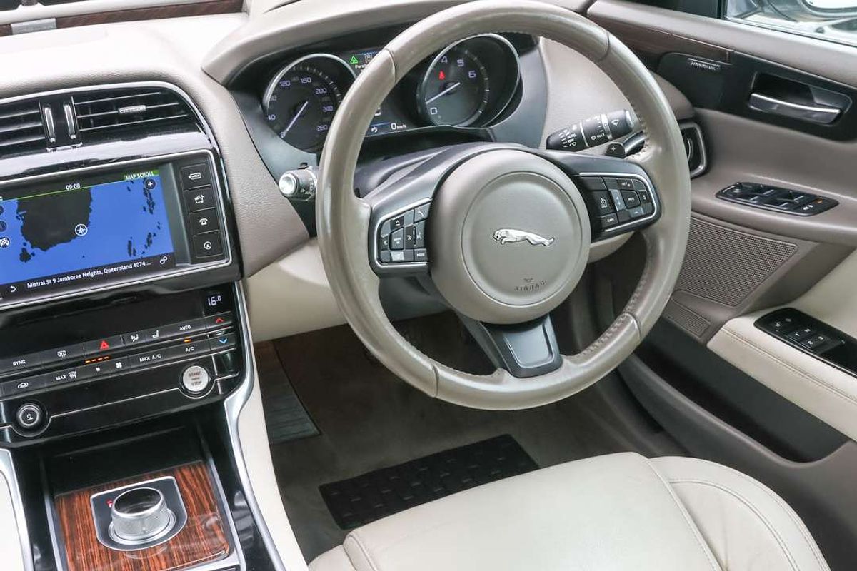 2015 Jaguar XE 25t Prestige X760