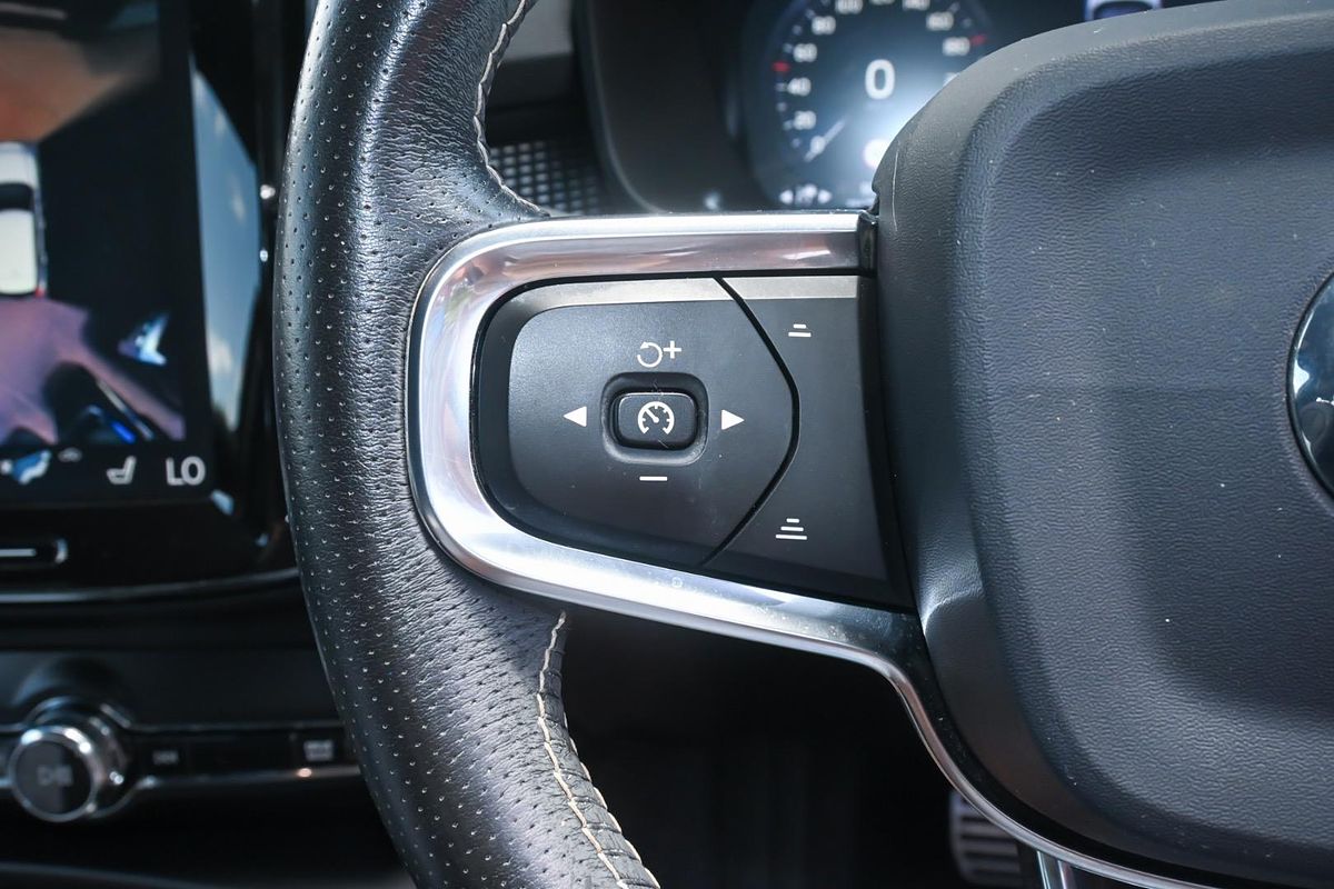 2020 Volvo XC40 T5 R-Design