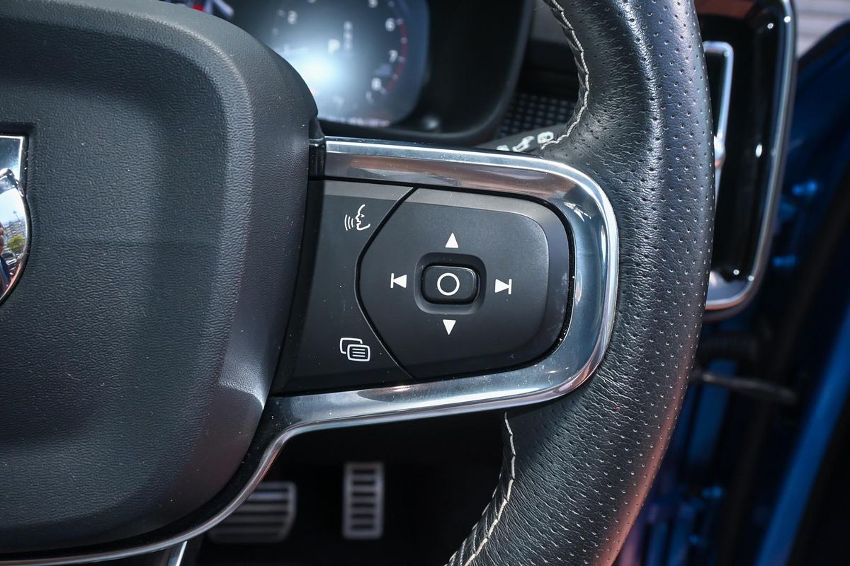 2020 Volvo XC40 T5 R-Design