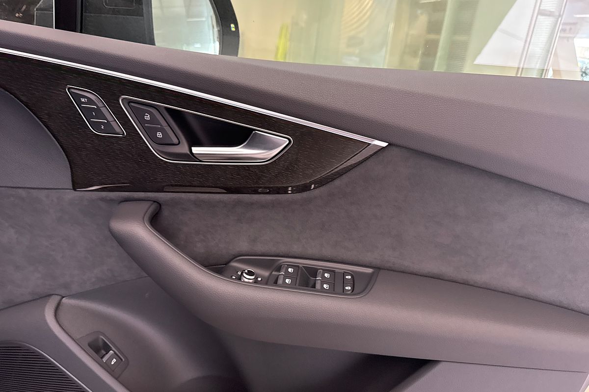 2024 Audi Q7 50 TDI S line 4M