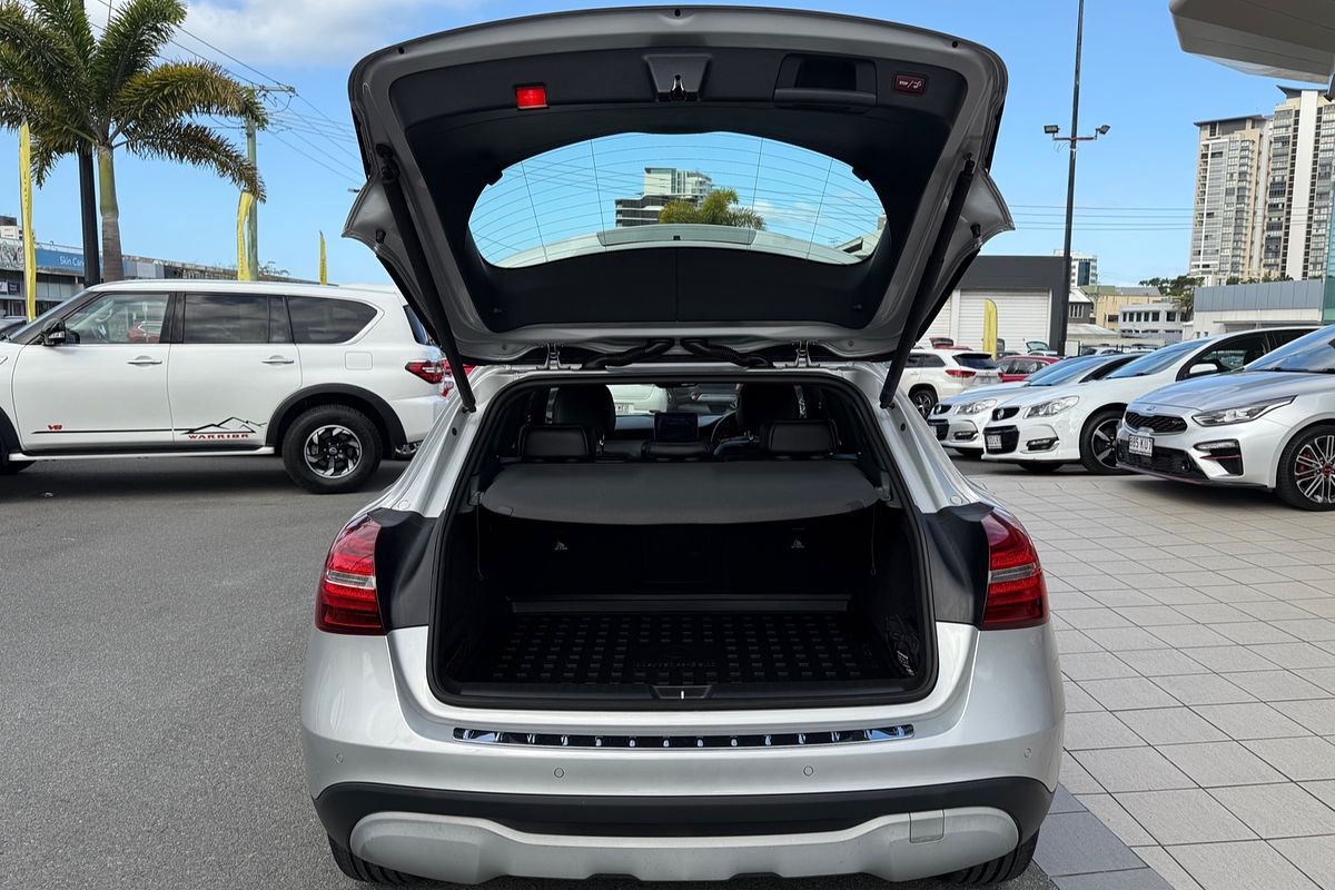 2017 Mercedes-Benz GLA-Class GLA180 X156