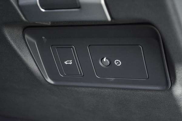 2023 Land Rover Discovery Sport P250 R-Dynamic SE L550
