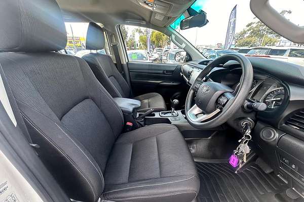 2024 Toyota Hilux SR GUN126R 4X4